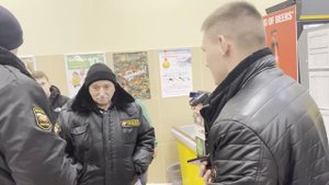 После этого ролика УВОЛЯТ весь магазин. Продавцы просрочки ЗАПРЕЩАЮТ снимать. Вызвали ПОЛИЦИЮ и ГБР