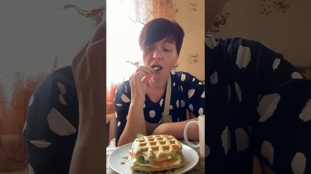Мой поздний завтрак бутерброд с форелью #мукбанг #завтрак #ппрецепты смотреть онлайн