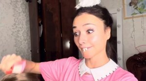 Лизонька решила поиграть со мной в парихмахерскую?