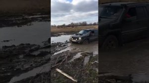 Джип гранд чероки МЕСИМ ГРЯЗЬ