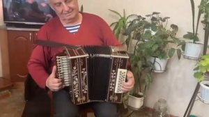 Замечательный гармонист из Суздаля/Играет Перов А.Ф. на гармони Потехиных!!!