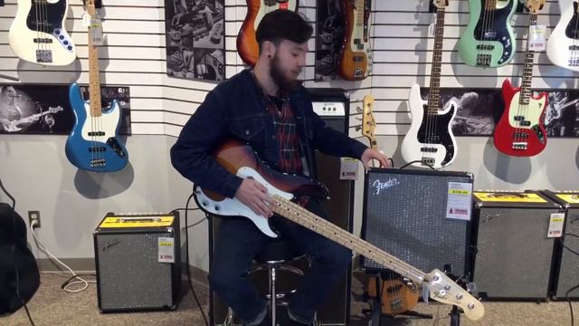 Fender Rumble Bass Guitar Amp Review in One Minute! смотреть онлайн