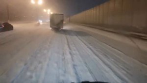 ТРУДОВЫЕБУДНИ ДАЛЬНОБОЯ. МОСКВУ ЗАСЫПАЛО ПО САМЫЕ... ФУРЫ БУКСУЮТ