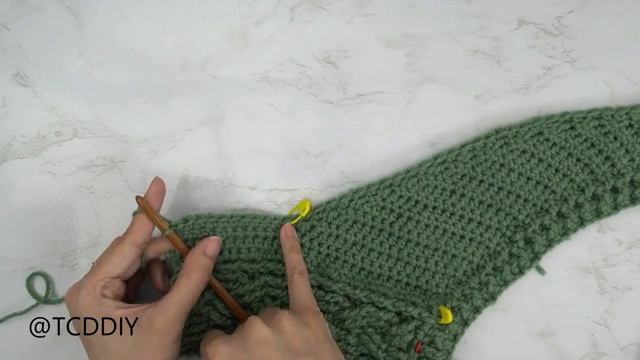 Crochet Sleeveless Cable Stitch Hoodie | Pattern & Tutorial DIY