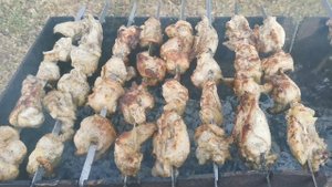 Шашлык из куриных бедер. Вкусные. Мягкие. Сочные.