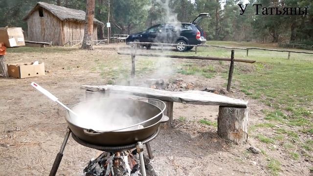 ЧАХОХБИЛИ в КАЗАНЕ на КОСТРЕ в ЛЕСУ готовит ЖЕНЩИНА !!! смотреть онлайн