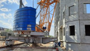 Башенный кран КБм401Па. Стройка. Работа крана. Russian tower crane
