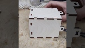 Как сделать своими руками шкатулку из фанеры без гвоздей | How to make a DIY plywood box #Shorts