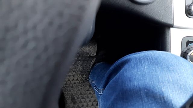 Зачем кнопка AVTO HOLD в автомобиле. смотреть онлайн