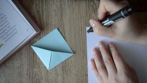 Закладка-уголок "зайка" своими руками за 5 минут.