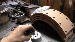 Ремонт пневмо-усилителя сцепления Урал 5557 лесовоз