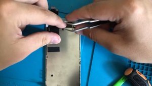 Как разобрать, заменить дисплей и кнопку Home в iPhone SE A1723