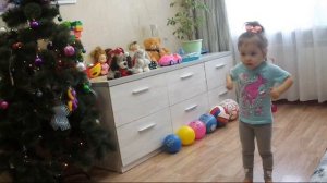 Разминка под песню малышариков.