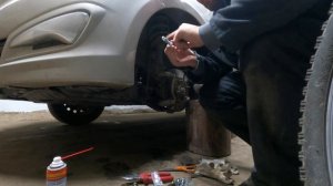 Закисли направляющие пальцы тормозного суппорта / РЕШЕНИЕ / Hyundai Solaris / Junett влог