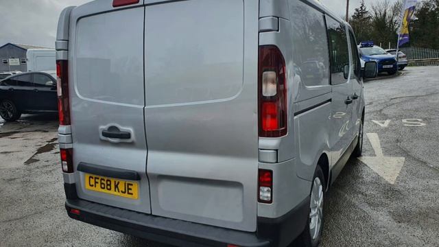 CF68KJE Renault Trafic 1.6 SL27 Sport Nav Energy DCI Crew Van with 125 bhp In Silver. смотреть онлайн