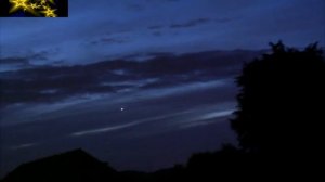 Яркий НЛО или самолет в ночном небе 2014