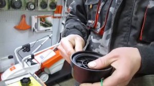 BOSCH ART 37 - электрическая коса. Как заправить косильную голову.