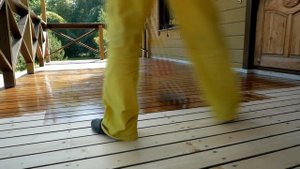 Обработка веранды маслом.