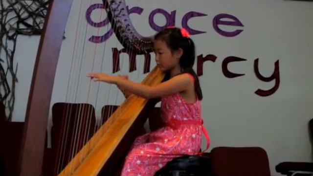 2013-06 Julianna playing Edelweiss смотреть онлайн