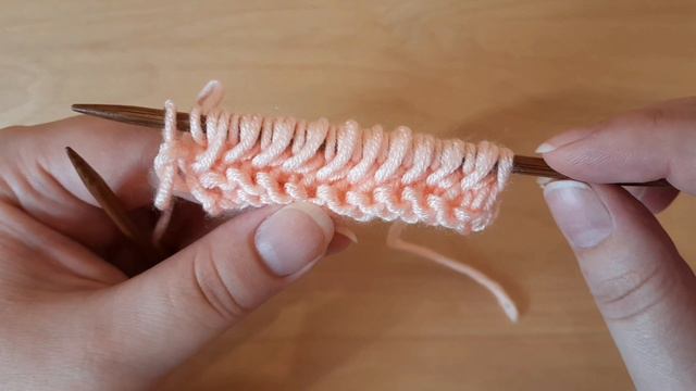 Узор спицами "Объемные дорожки". смотреть онлайн