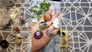 Значки-броши своими руками из эпоксидной смолы. Очень просто! Куда я использую остатки эпоксидки?