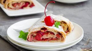 Простейший, вкуснейший, красивейший!
СЛОЁНЫЙ ШТРУДЕЛЬ С ВИШНЕЙ