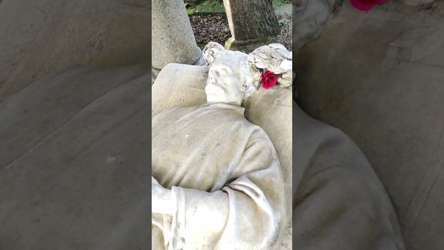 Надгробие на могиле Александра Дюма-сына. Кладбище Монмартра в Париже смотреть онлайн