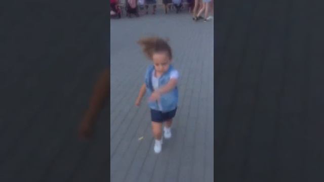 Вот так надо танцевать на дискотеке!!! смотреть онлайн