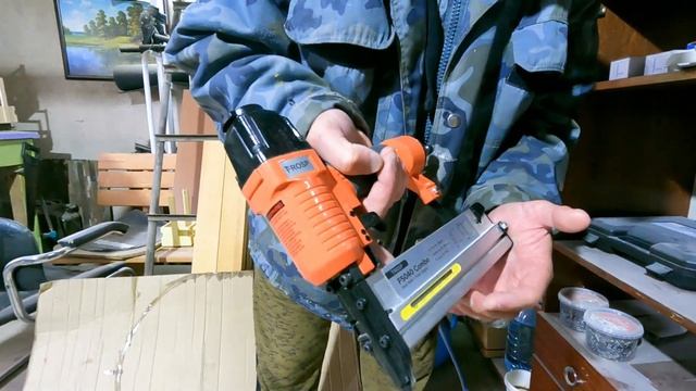 Видео Блок 8. Ремонт стула и брошенный кошелек смотреть онлайн