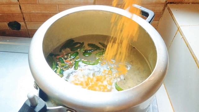 Today I cooked spicy hilsa, low fried chicken fry, masher dal смотреть онлайн