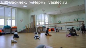 Малыши от 1,7 до 2,3 на первых занятиях хореографии