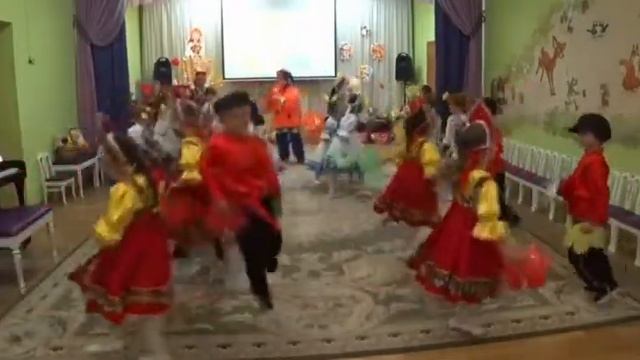 Танец с осенними листочками «Проказница Осень» смотреть онлайн