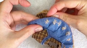 Вышивка мелких цветочков на кукольном платье. Шов петля вприкреп. Вышивка для начинающих.