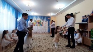 Вальс пап с дочками