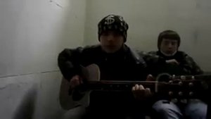 В полумраке на столе бумаги лист лежит.mp4