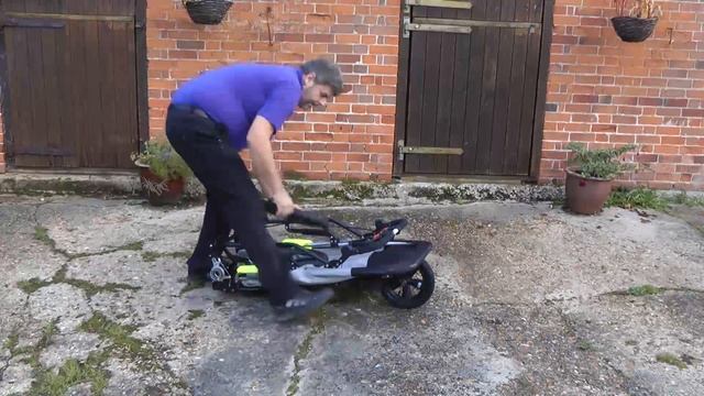 Folding the XL Delta Buggy (with captions) смотреть онлайн