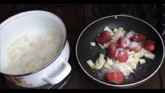 КАШКА-ВКУСНЯШКА. Вкусная рисовая каша с фруктово-ягодной подливой. смотреть онлайн