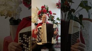 Мне вчера приснилось что в палате о бойце молилась медсестра...