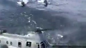 Вертолёт падает в океан, разбился вертолет