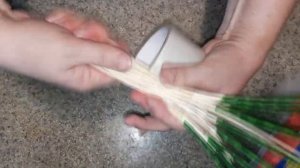 Как сделать букет из конфет и игрушкой своими руками