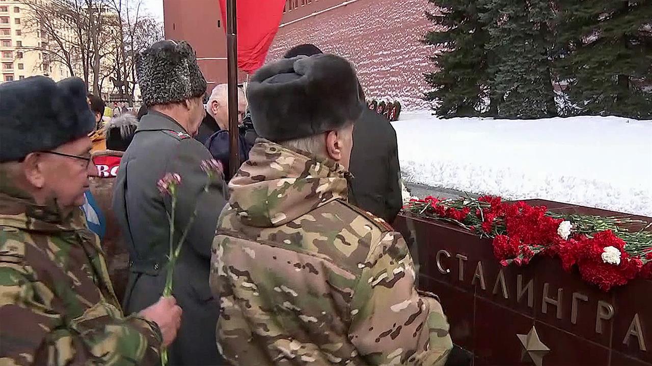 В Москве прошла торжественная церемония возложения цветов к Могиле Неизвестного Солдата