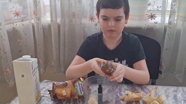 Готовлю молочный коктейль!Очень вкусно! Preparing a milkshake! Very tasty
