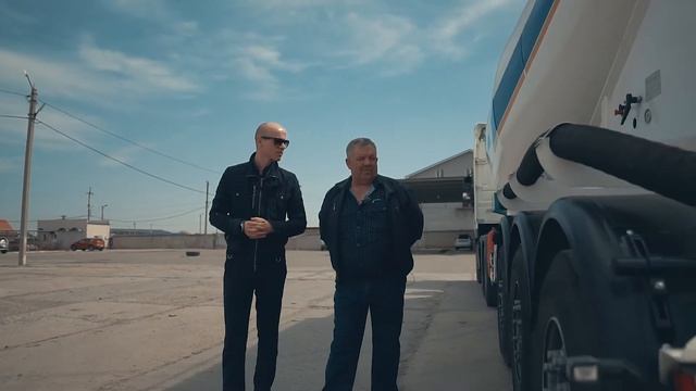 Цементовоз полуприцеп с Дизельным компрессором Deutz до 3 Bar давление смотреть онлайн