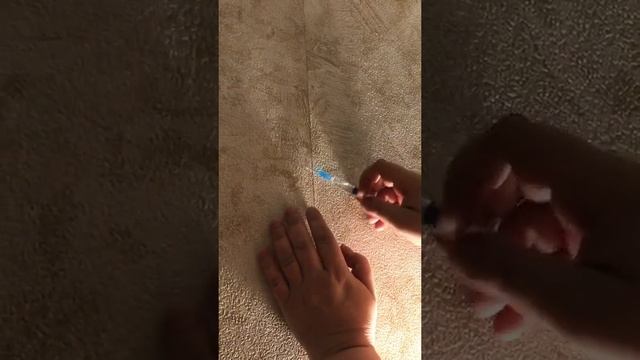 Лайфхак по удалению пузырей с обоев смотреть онлайн