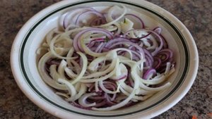 Маринованный красный и репчатый лук к шашлыку