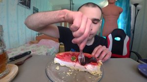 МУКБАНГ ТОРТ ЧИЗКЕЙК КЛУБНИЧНЫЙ / CAKE / SWEET / ДЕСЕРТ / ОБЖОР/ EATING / Mukbang / ASMR / АСМР