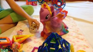 Пони Искорка была похищена злым драконом. Играем в игрушки. My little Pony