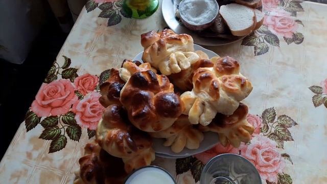 ЖАВОРОНКИ. РОДИТЕЛИ ГОТОВЯТСЯ К ПРАЗДНИКУ. смотреть онлайн