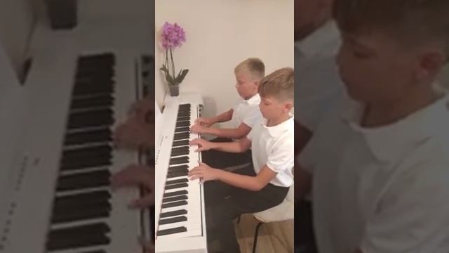 Фортепиано. Дуэт. Лев и Брадобрей. смотреть онлайн