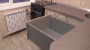 Кухня угловая. Фасады МДФ рамочные. Столешница пластик. Фурнитура Блюм.